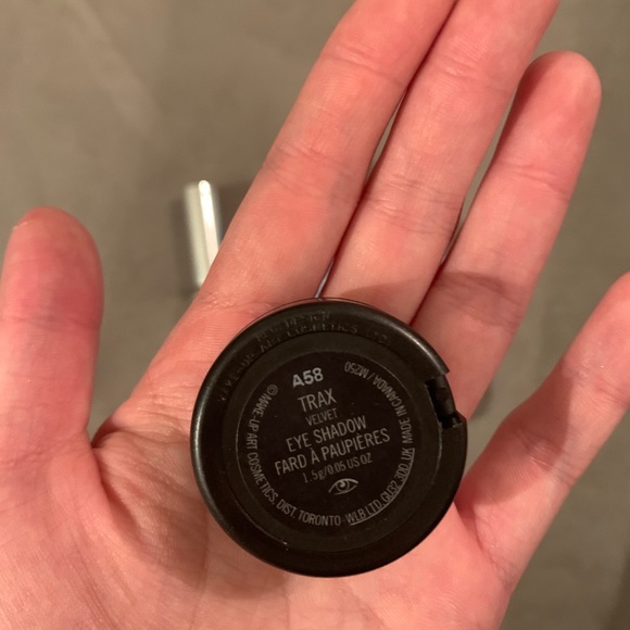 Mac eyeshadow - Picture 2 of 2